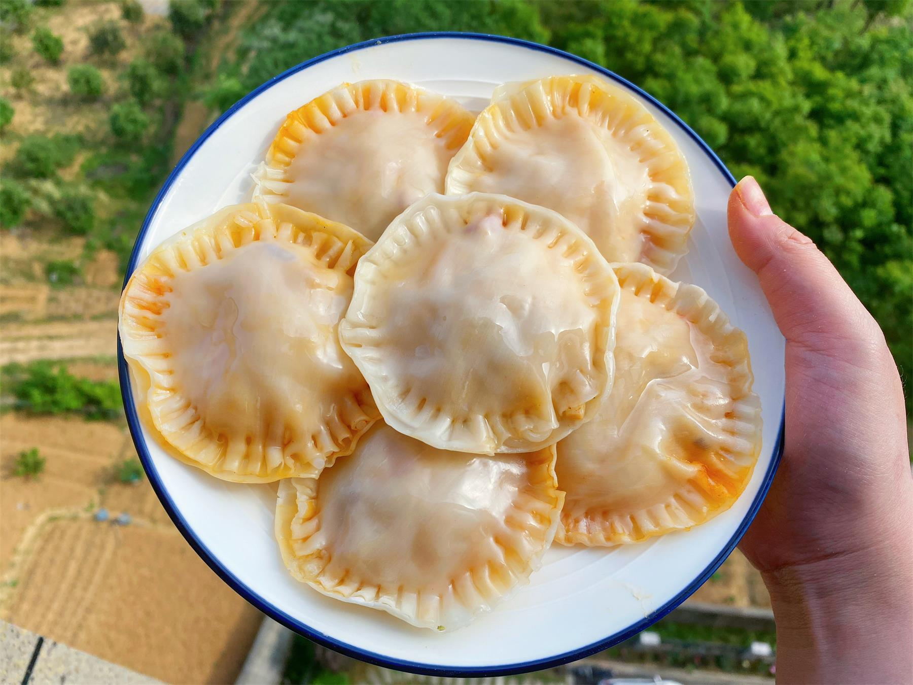 螺絲粉餡的餃子.jpg