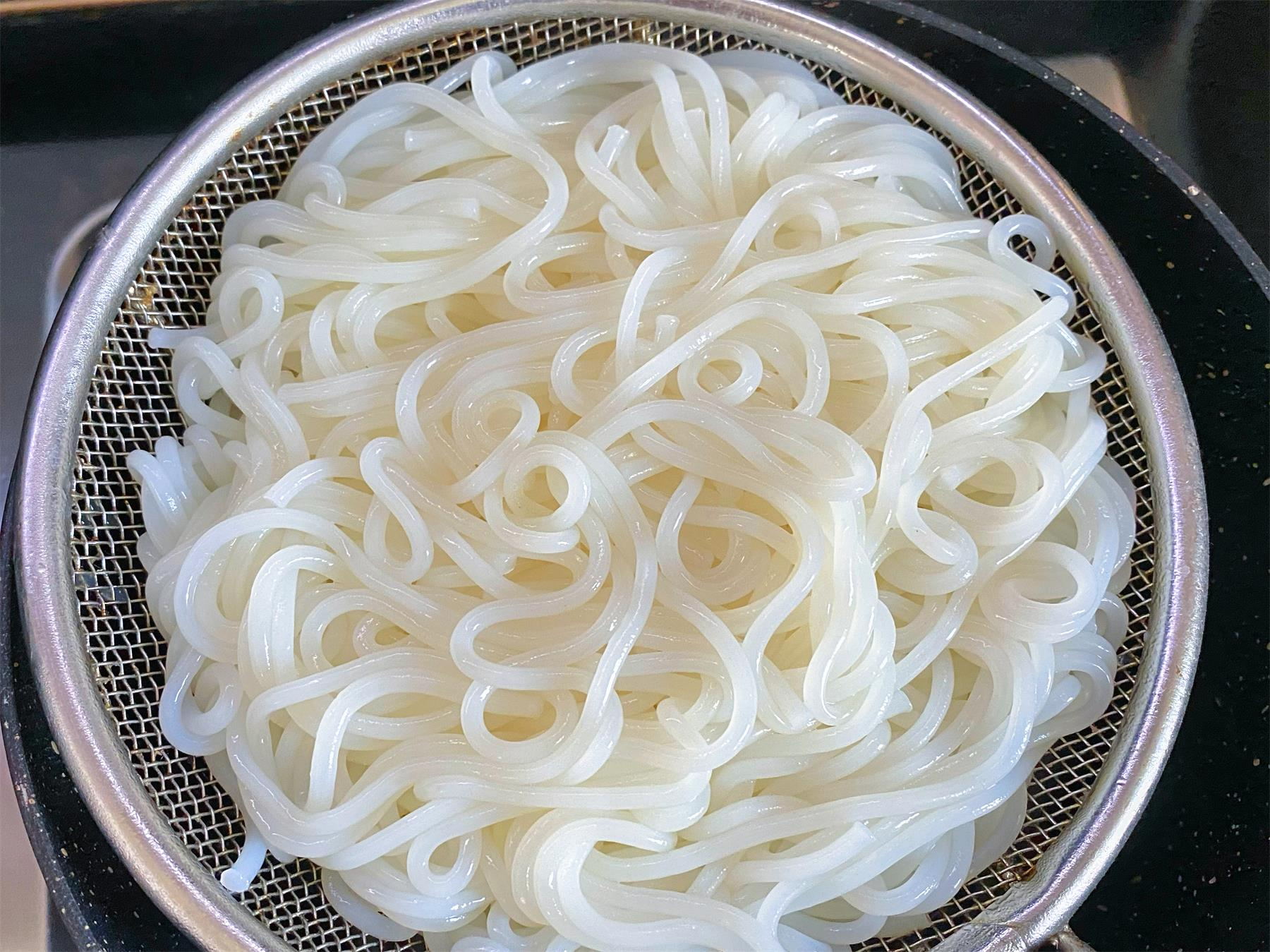 螺絲粉餡的餃子(1).jpg